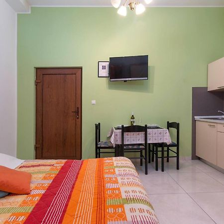Pleasant Oriana Apartment Near The Sea-Πούλα Εξωτερικό φωτογραφία
